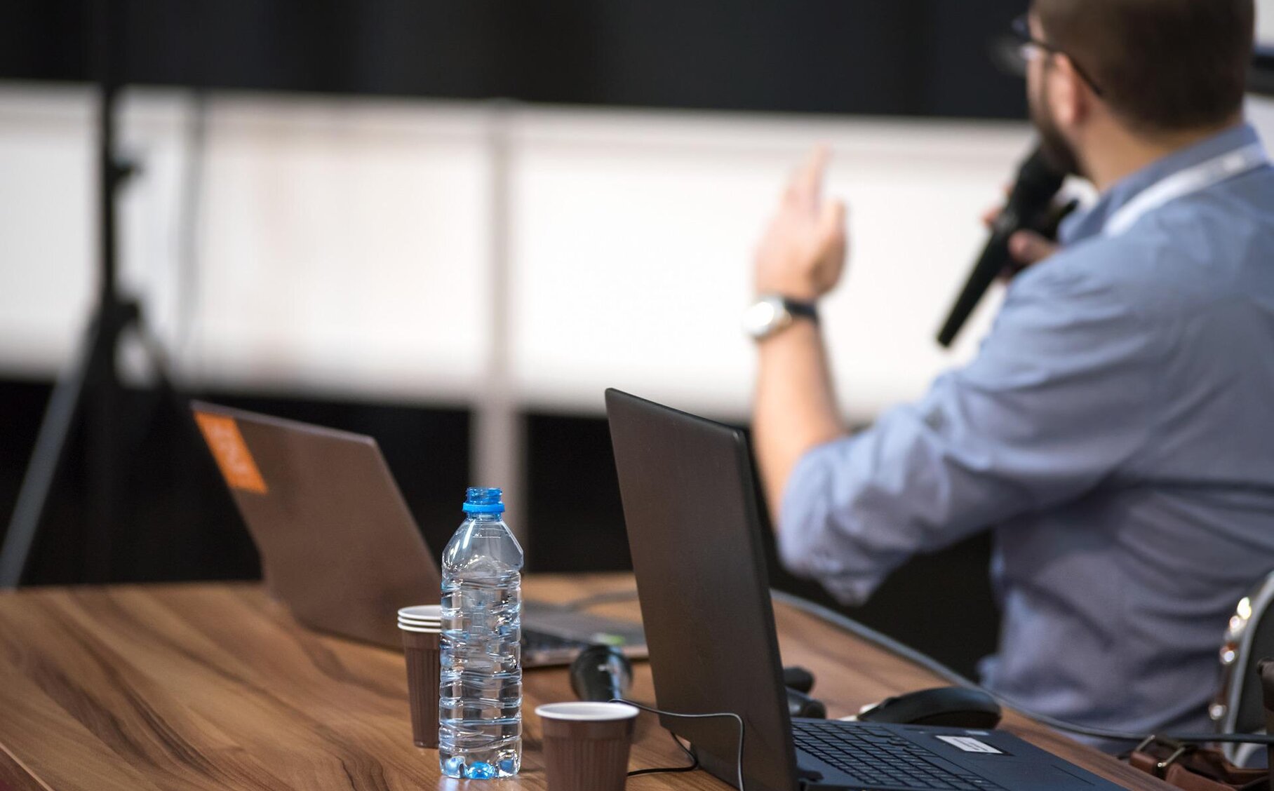 Sprecher auf einer Konferenz