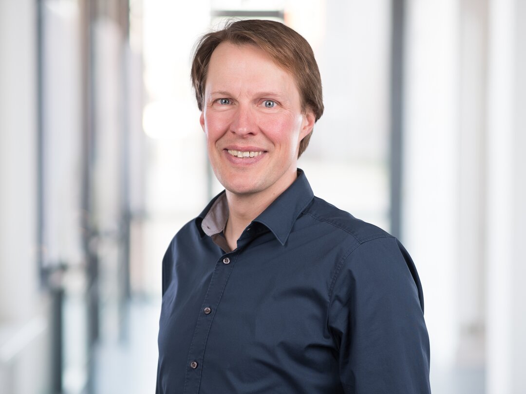 E-Rechnung - Standardisierung ist das A und O - MACH AG Tobias Adam ist Segmentmanager bei der MACH AG in Lübeck und begleitet Bundesverwaltungen bei der Digitalisierung ihrer Prozesse.