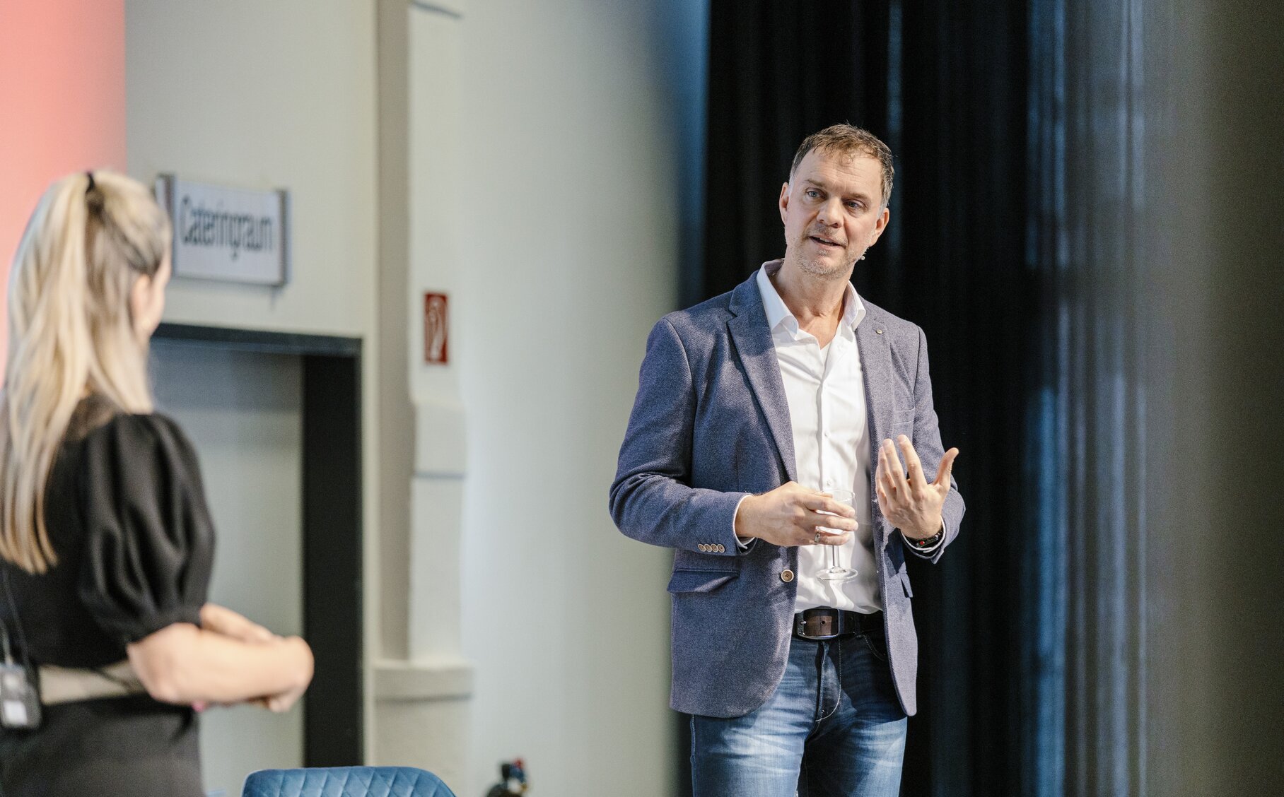 Prof. Dr. Volker Busch auf der Bühne des Innovativen Management 2021