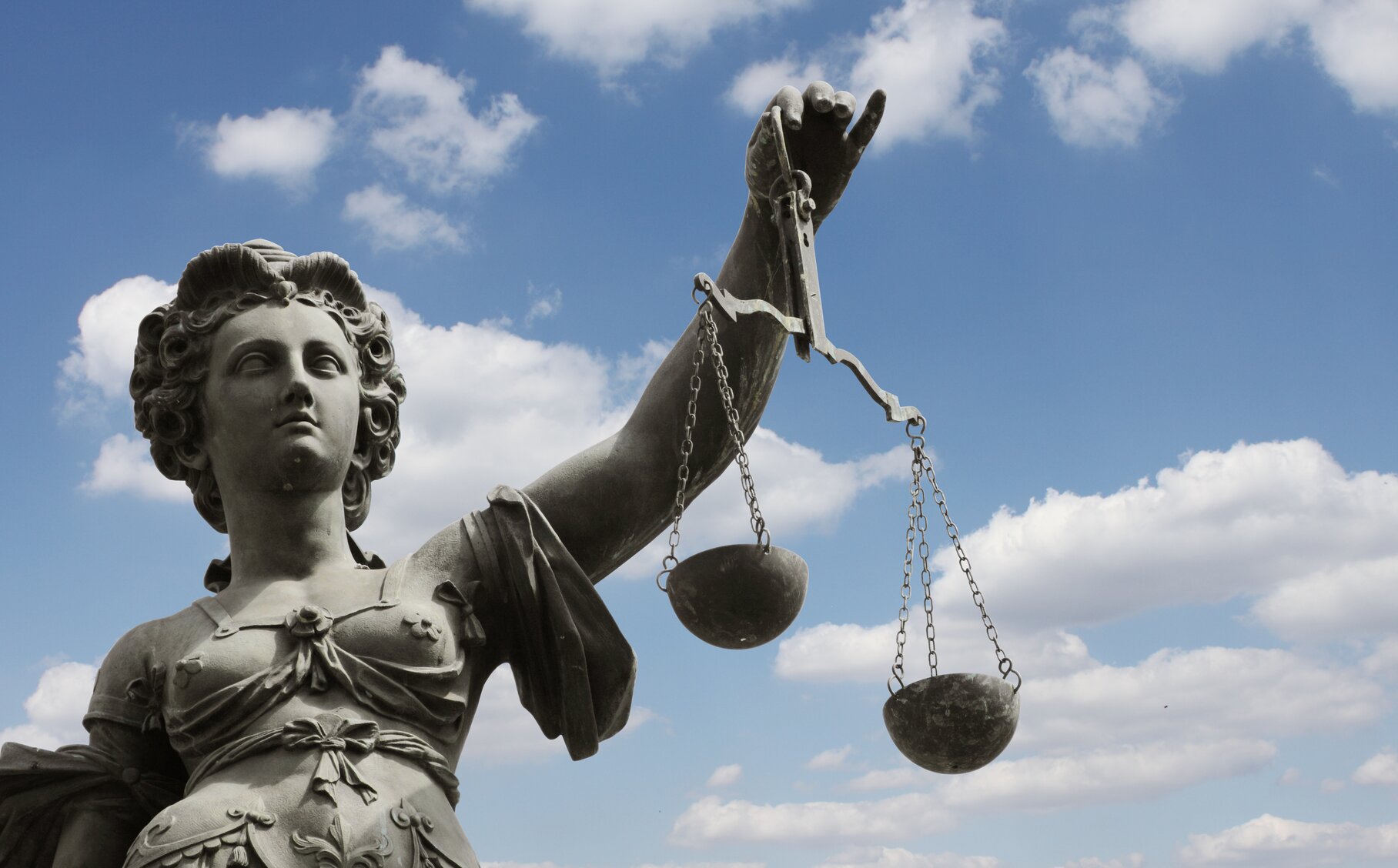 Statue des Oberköpers der griechischen Göttin der Gerechtigkeit.